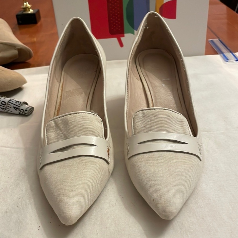 Joe neutral canvas shoes Sz 9